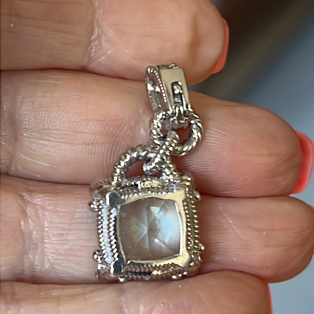 Judith Ripka, 18 karat gold, diamond and blue topaz pendant - Picture 4 of 17